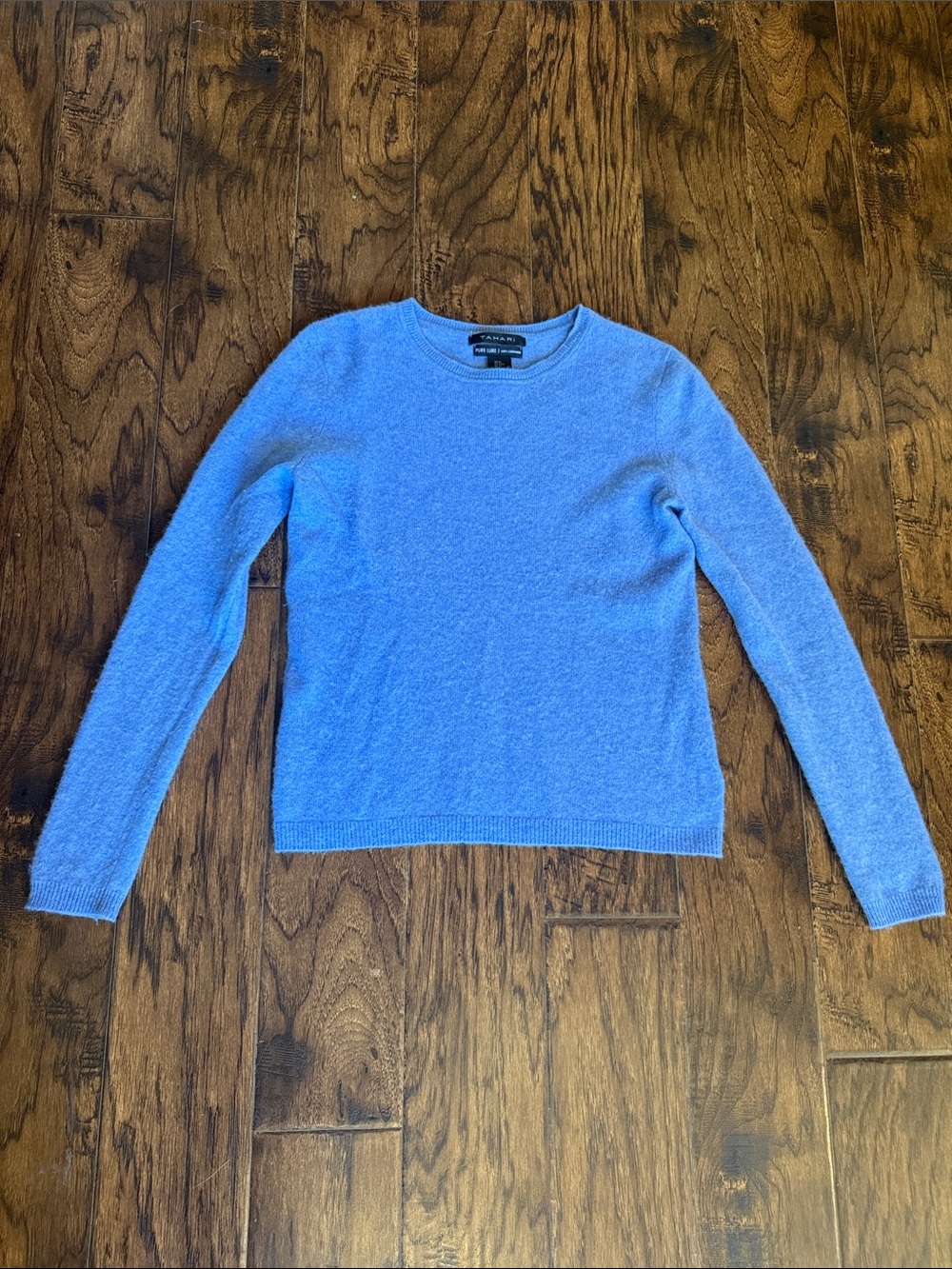 Tahari 100% Cashmere Blue Crewneck Sweater, size medium
